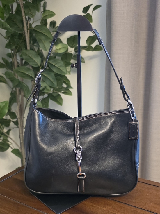 Coach Handbags - Coach Vintage Hamptons Clip Black Leather Shoulder Bag 7751 circa 2002